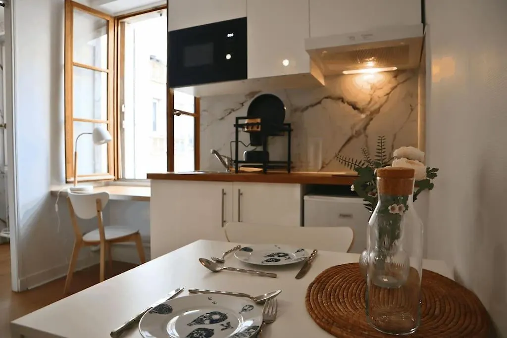 Cocon Moderne A Nation, Paris Apartment