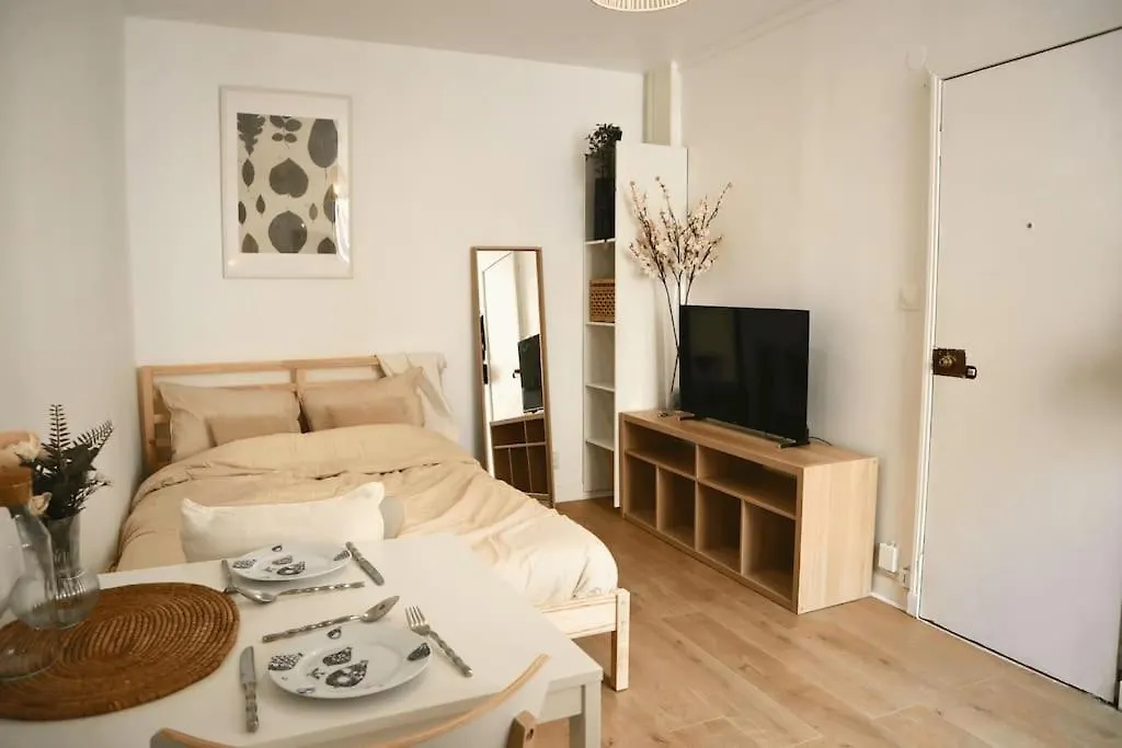 Cocon Moderne A Nation, Paris location